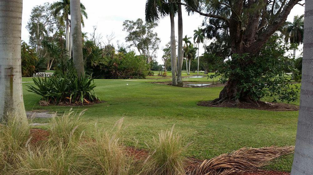 Hollywood Beach Golf Resort Екстериор снимка