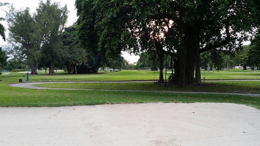 Hollywood Beach Golf Resort Екстериор снимка